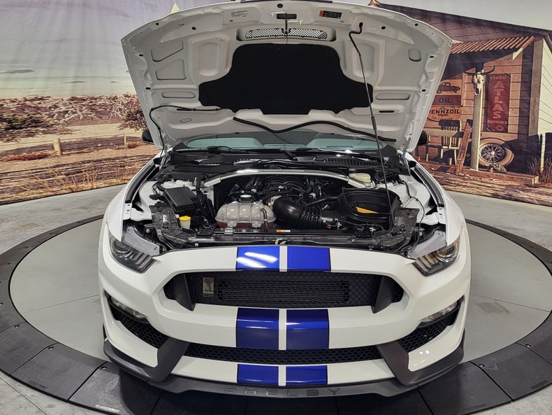 2016 Ford Shelby GT350 34
