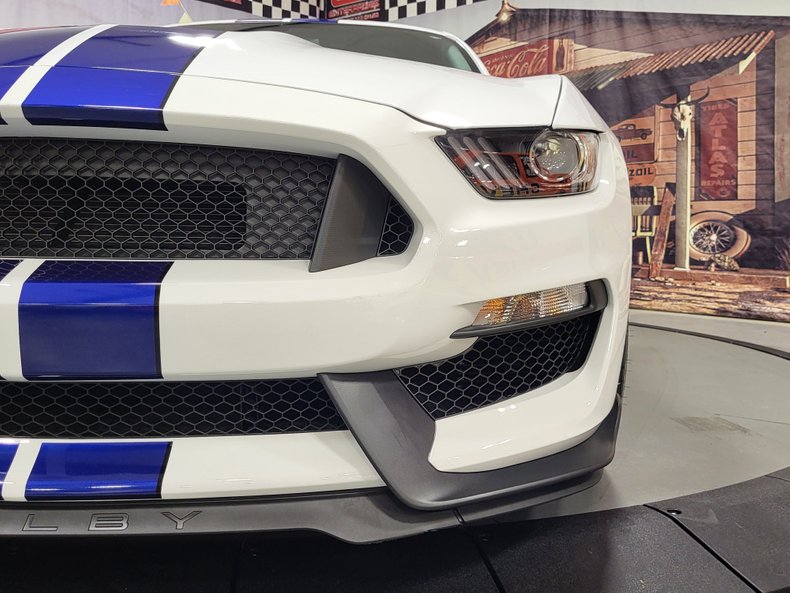 2016 Ford Shelby GT350 17