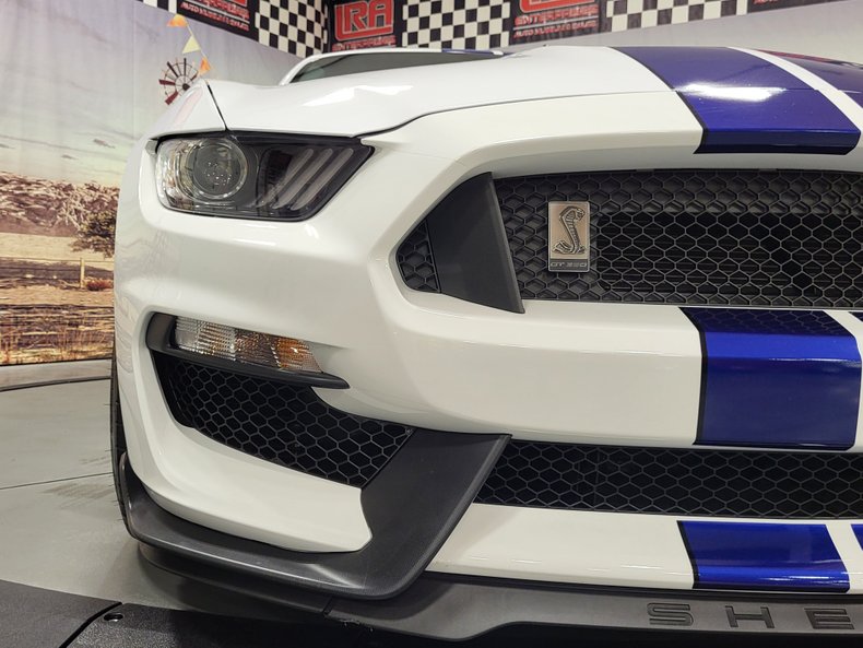 2016 Ford Shelby GT350 13