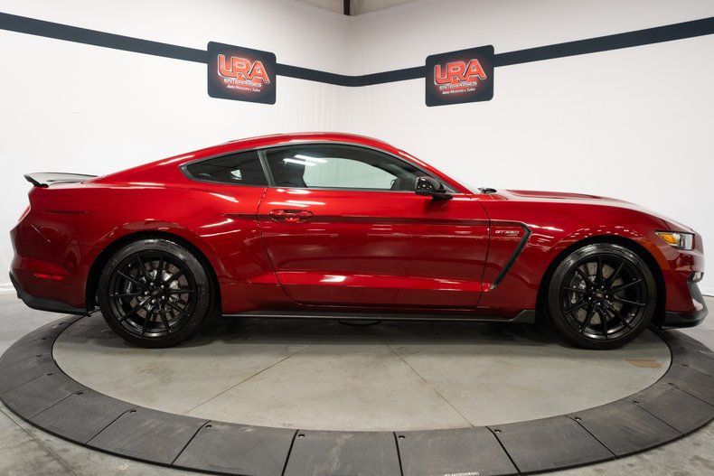 2017 Ford Shelby GT350 9