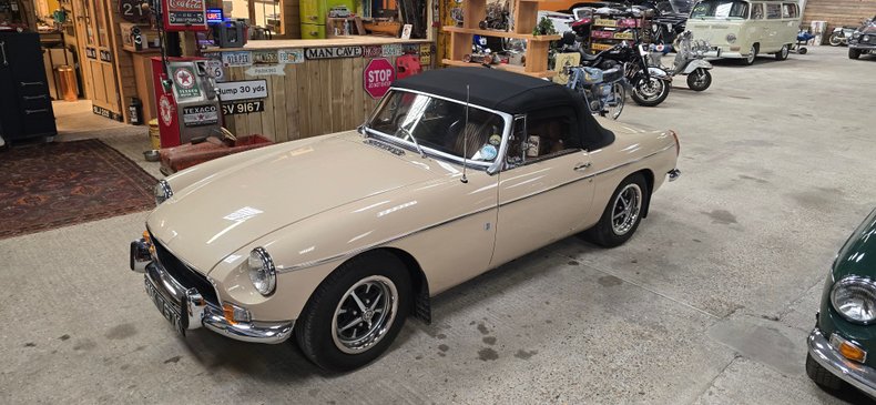 For Sale 1971 MG B - Roadster