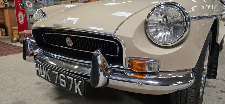 For Sale 1971 MG B - Roadster