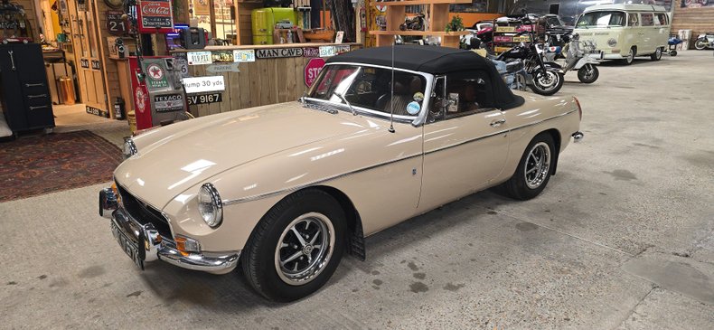 For Sale 1971 MG B - Roadster