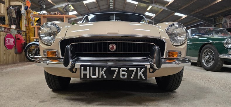 For Sale 1971 MG B - Roadster