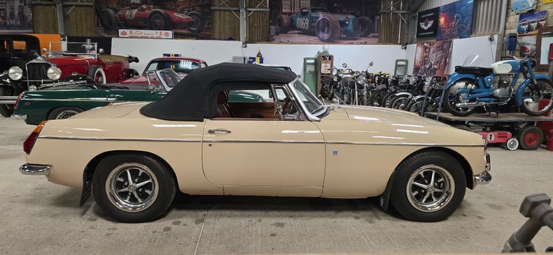 For Sale 1971 MG B - Roadster