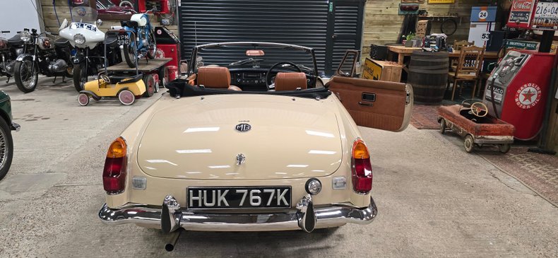 For Sale 1971 MG B - Roadster
