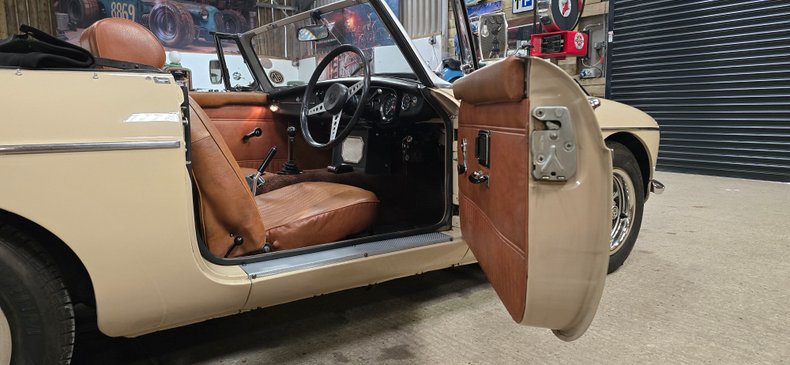 For Sale 1971 MG B - Roadster