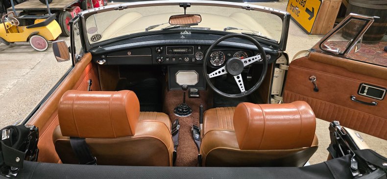 For Sale 1971 MG B - Roadster