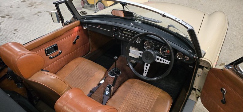For Sale 1971 MG B - Roadster