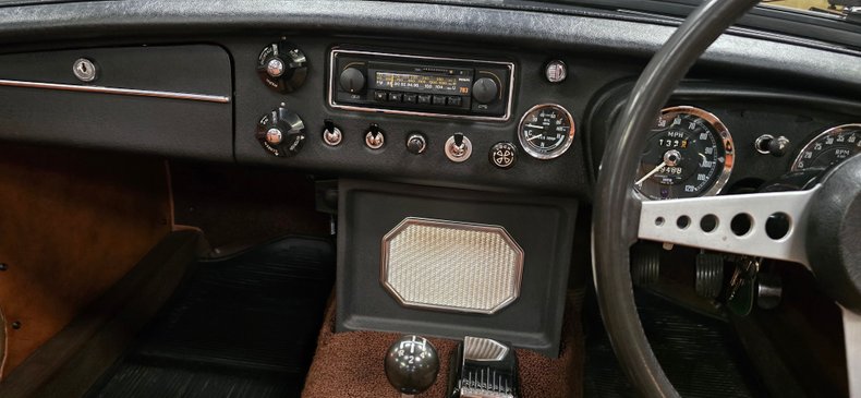 For Sale 1971 MG B - Roadster