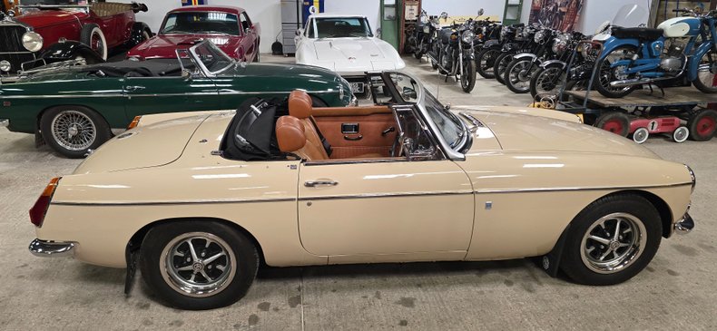 For Sale 1971 MG B - Roadster