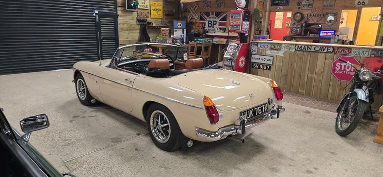 For Sale 1971 MG B - Roadster