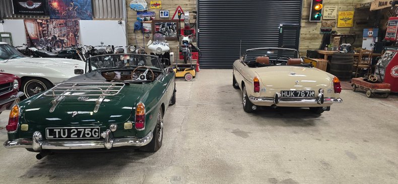 For Sale 1971 MG B - Roadster