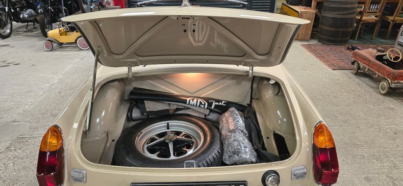 For Sale 1971 MG B - Roadster
