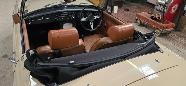 For Sale 1971 MG B - Roadster