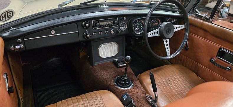 For Sale 1971 MG B - Roadster