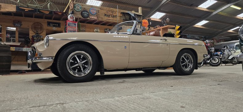 For Sale 1971 MG B - Roadster
