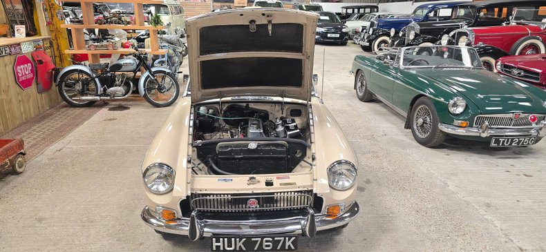 For Sale 1971 MG B - Roadster