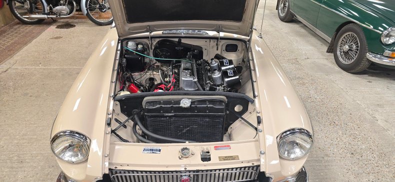 For Sale 1971 MG B - Roadster
