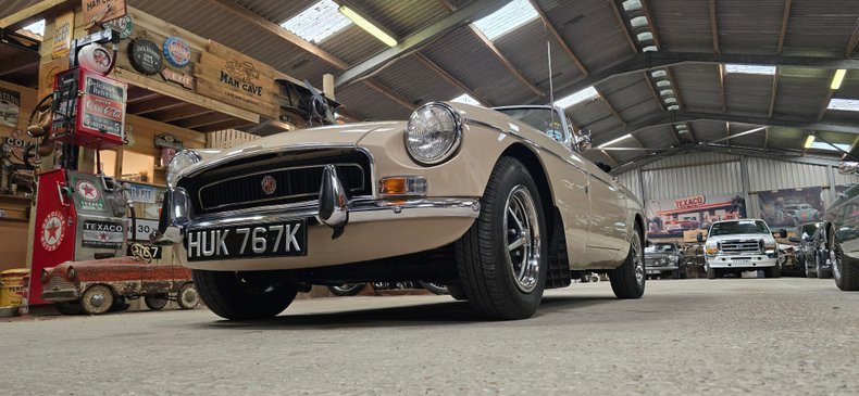 For Sale 1971 MG B - Roadster