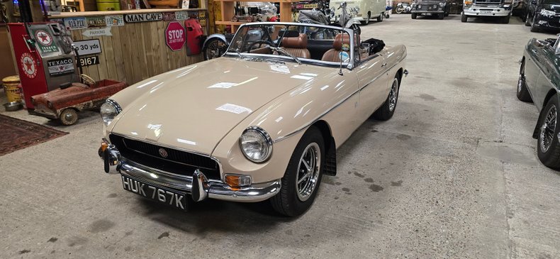 For Sale 1971 MG B - Roadster
