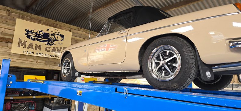 For Sale 1971 MG B - Roadster