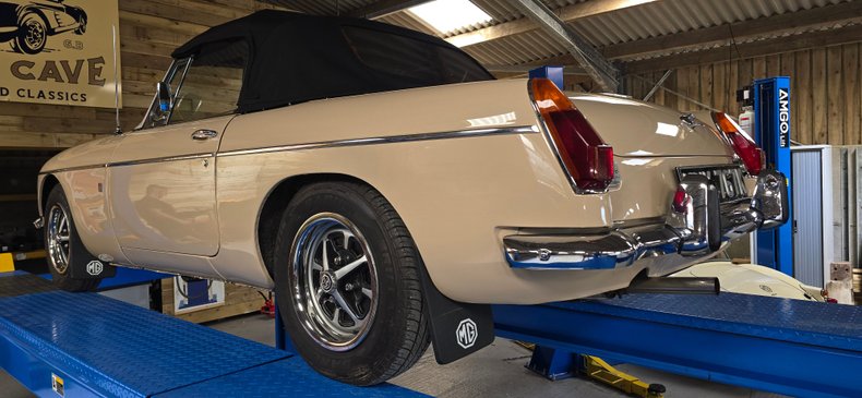 For Sale 1971 MG B - Roadster