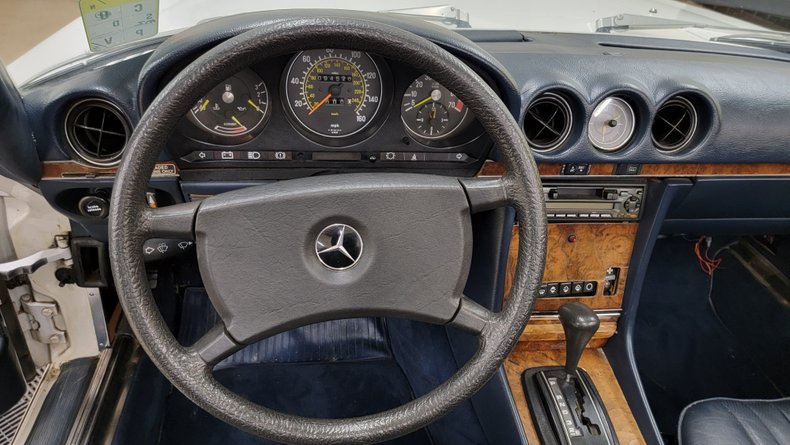 1984 Mercedes-Benz 380SL 32