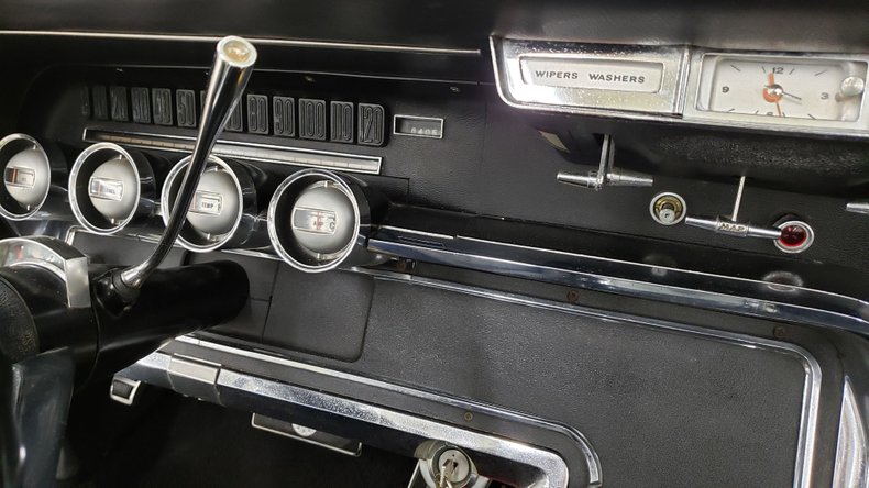 1966 Ford Thunderbird 39