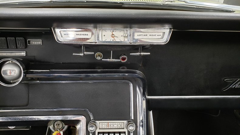 1966 Ford Thunderbird 40