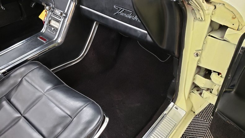 1966 Ford Thunderbird 49