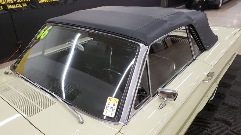 1966 Ford Thunderbird 24