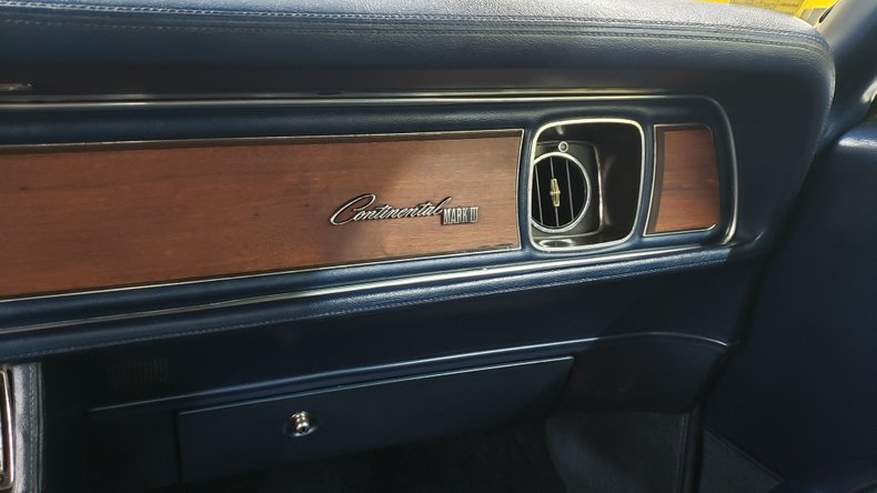 1971 Lincoln Continental 28