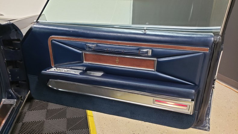 1971 Lincoln Continental 30