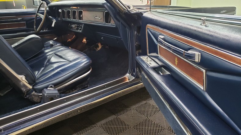 1971 Lincoln Continental 34