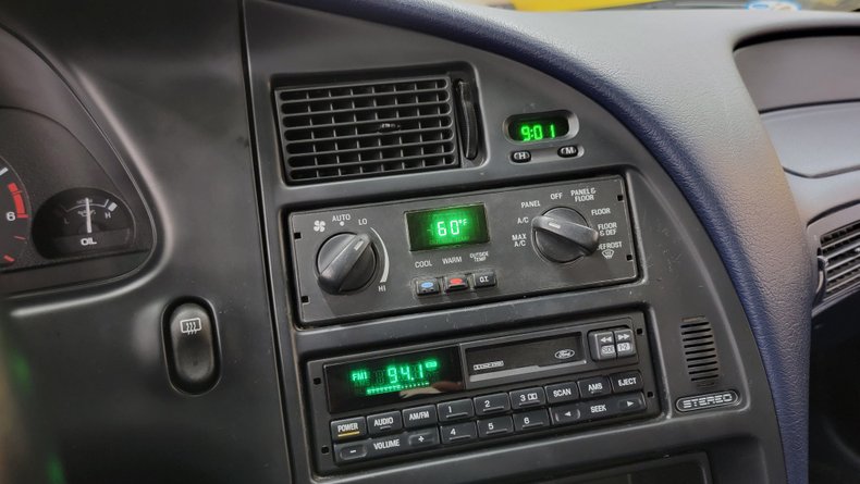 1995 Ford Thunderbird 31
