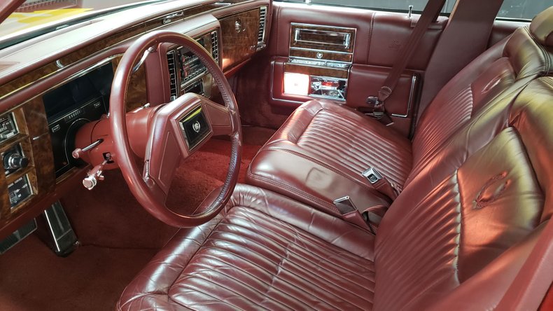 1992 Cadillac Brougham 21
