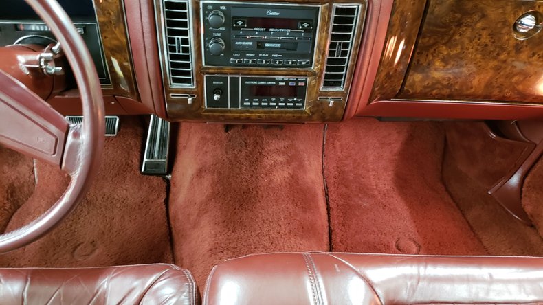 1992 Cadillac Brougham 33