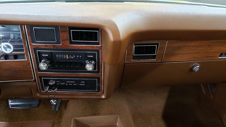1977 Ford LTD 27