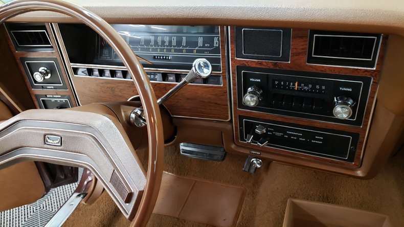 1977 Ford LTD 26