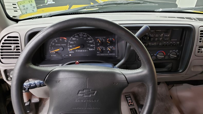 1995 Chevrolet Tahoe LS 25