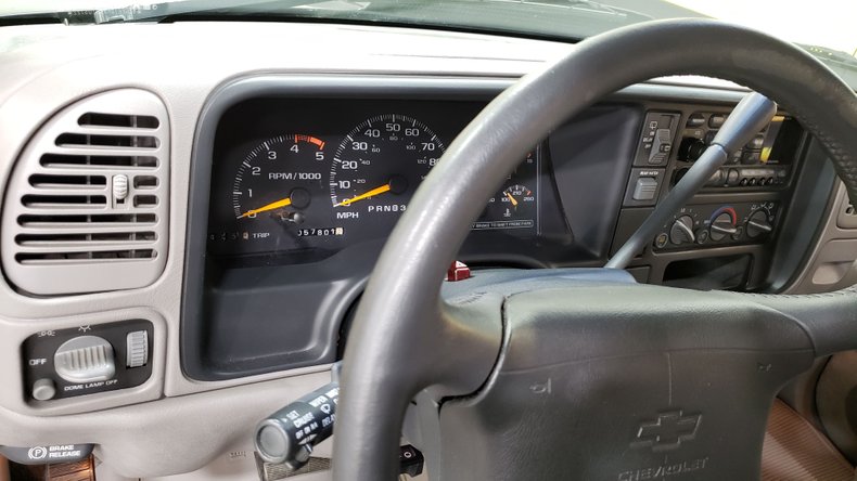1995 Chevrolet Tahoe LS 26