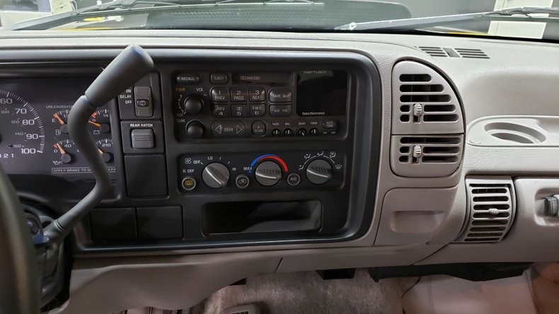 1995 Chevrolet Tahoe LS 29