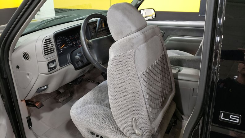 1995 Chevrolet Tahoe LS 42