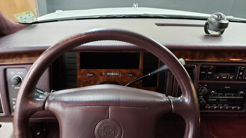 1995 Cadillac Fleetwood 24