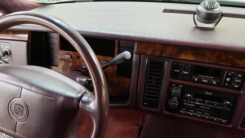 1995 Cadillac Fleetwood 27