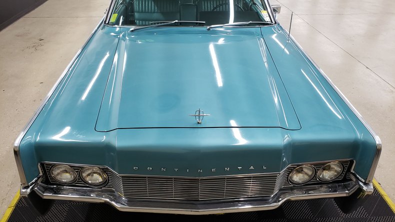 1966 Lincoln Continental 11