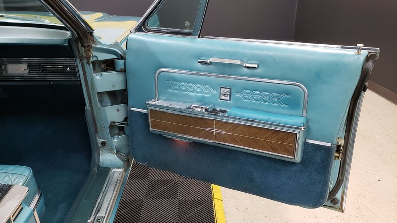 1966 Lincoln Continental 32