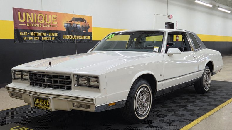 グリーンライト　1986 シボレーC30 & 1986 モンテカルロ SS 1986-chevrolet-monte-carlo-cl