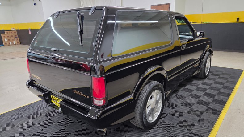 1993 GMC Typhoon 8
